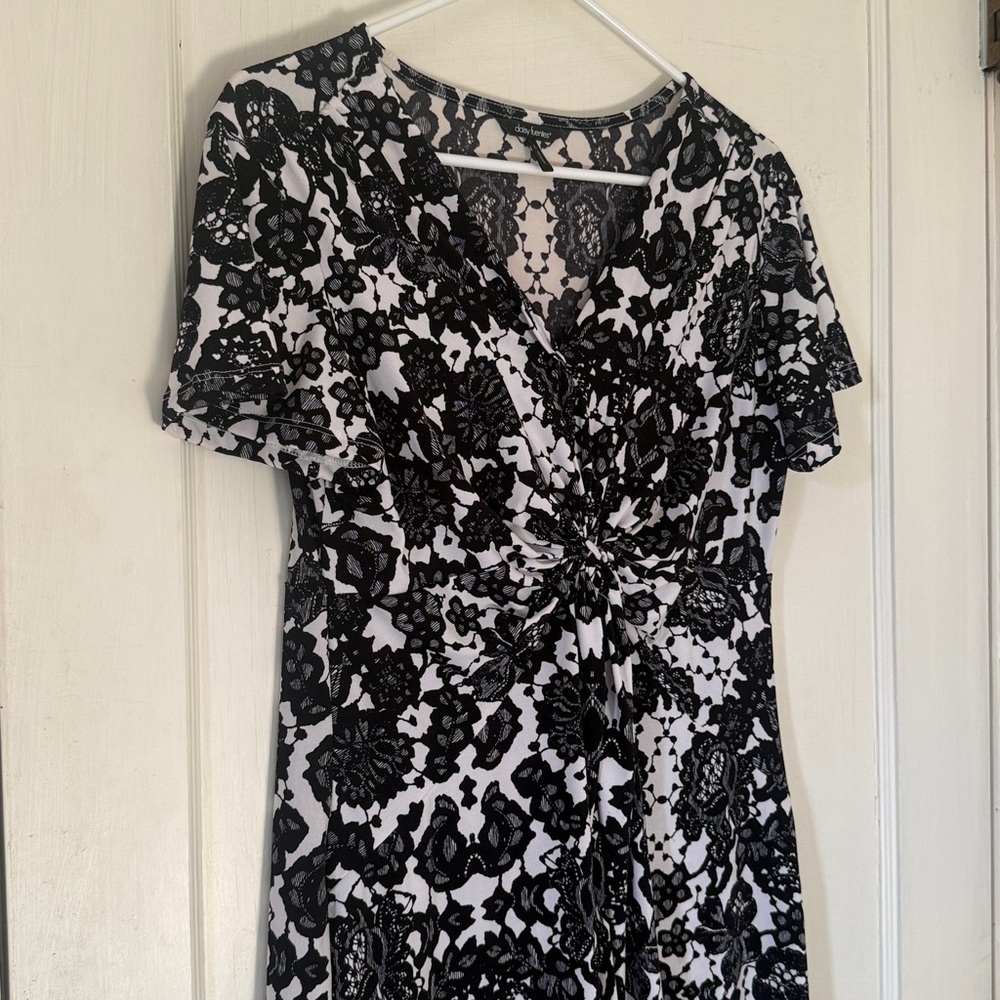 Daisy Fuentes Midi Dress Black and White